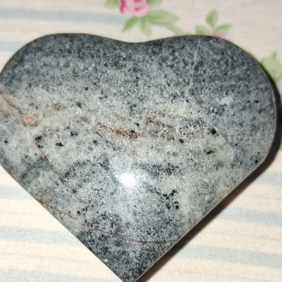 H12 Heart-Shaped Stone Set - Multicolor - Picture 7 of 8